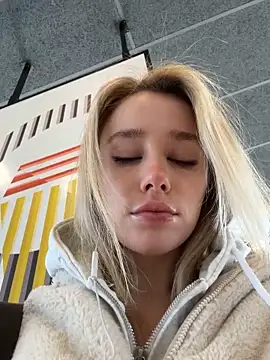 Snapshot of SSSATIVA_model chatting on 10/16/25, 12:44 SSSATIVA model online show from 10/16/25, 12:44