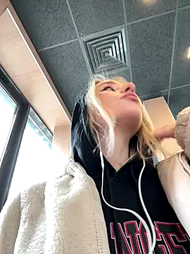 Snapshot of SSSATIVA_model chatting on 10/19/25, 01:39 SSSATIVA model online show from 10/19/25, 01:39