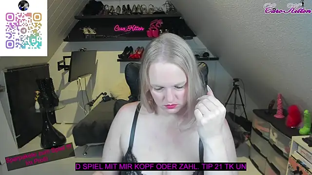 caro kitten online show from 10/25/25, 10:12