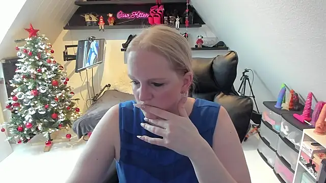 Snapshot of caro_kitten chatting on 12/05/25, 08:23 caro kitten online show from 12/05/25, 08:23