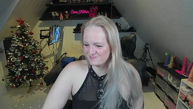 Snapshot of caro_kitten chatting on 12/19/25, 09:16 caro kitten online show from 12/19/25, 09:16