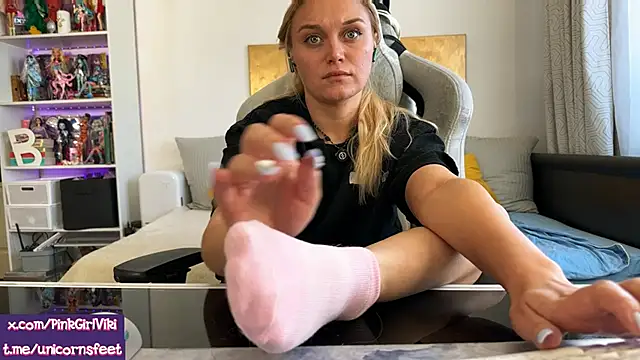 unicornsfeet online show from 09/13/25, 09:20