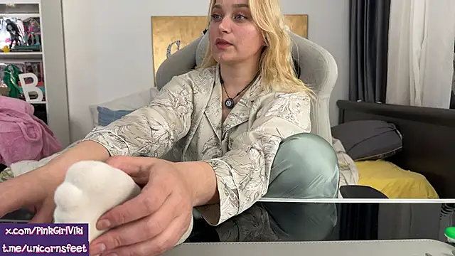 unicornsfeet online show from 05/04/26, 06:15