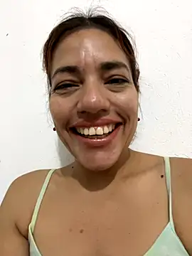 lia huan online show from 10/17/25, 12:08