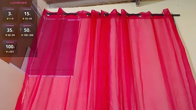 Snapshot of RominaFiore_ chatting on 12/21/24, 04:19 RominaFiore online show from 12/21/24, 04:19