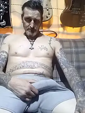 2Hot2gether69 online show from 03/18/25, 08:48