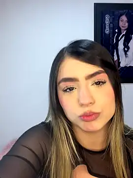 Amelia Honney  online show from 10/13/25, 05:35