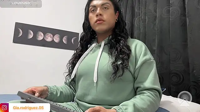 Ariana Rodriguez  online show from 07/05/26, 04:30