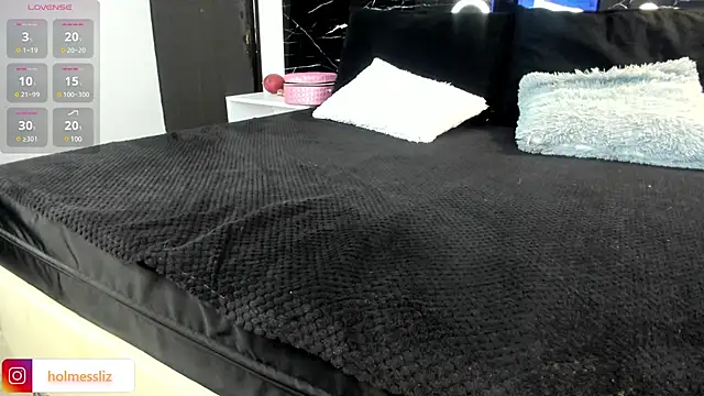 LIZ HOLMES online show from 01/12/25, 12:01