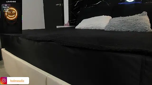 LIZ HOLMES online show from 01/21/25, 10:08