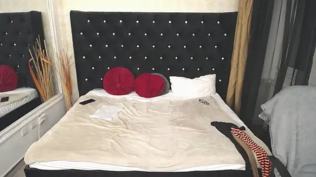 Lilly hott online show from 01/05/25, 10:19