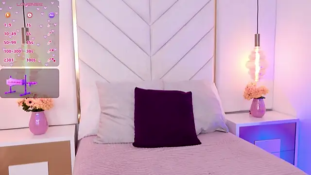 Flor delunaa online show from 06/15/26, 01:24
