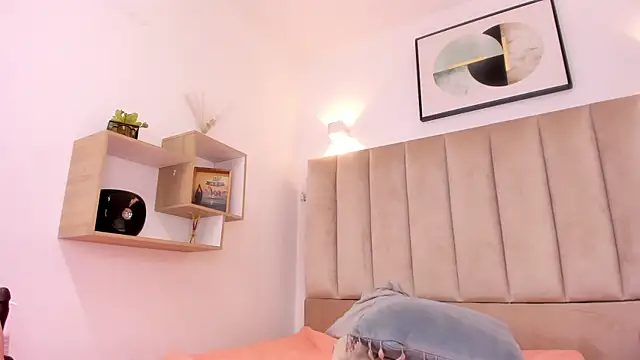 Anniie Queen online show from 12/13/24, 06:10