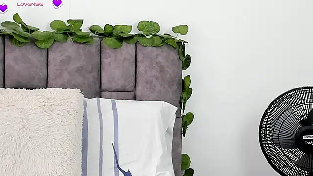 Snapshot of VeronicaTonu chatting on 12/22/24, 05:32 VeronicaTonu online show from 12/22/24, 05:32