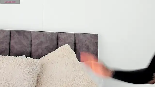 Snapshot of VeronicaTonu chatting on 02/05/25, 02:26 VeronicaTonu online show from 02/05/25, 02:26