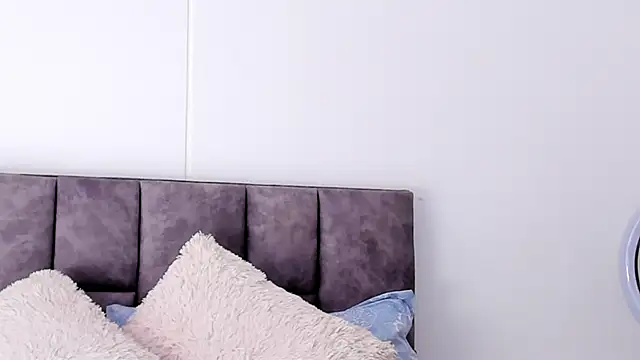 Snapshot of VeronicaTonu chatting on 02/16/25, 02:43 VeronicaTonu online show from 02/16/25, 02:43