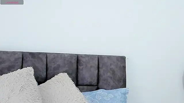 Snapshot of VeronicaTonu chatting on 02/18/25, 03:21 VeronicaTonu online show from 02/18/25, 03:21