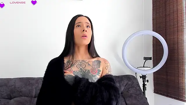 Snapshot of VeronicaTonu chatting on 09/18/25, 02:52 VeronicaTonu online show from 09/18/25, 02:52