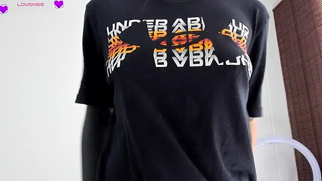 Snapshot of VeronicaTonu chatting on 10/17/25, 03:14 VeronicaTonu online show from 10/17/25, 03:14