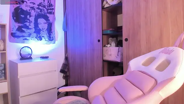 Snapshot of Natasna2 chatting on 10/24/25, 05:59 Natasna2 online show from 10/24/25, 05:59