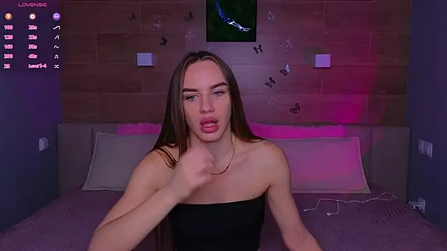 SaraCros online show from 11/25/25, 05:40