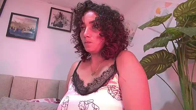 Snapshot of amber_demons2021 chatting on 09/27/25, 10:48 amber demons2021 online show from 09/27/25, 10:48