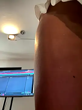 Snapshot of Rose-euphoria chatting on 09/30/25, 01:27 Rose-euphoria online show from 09/30/25, 01:27