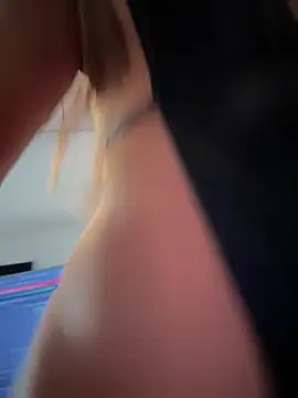 Snapshot of Rose-euphoria chatting on 10/09/25, 01:20 Rose-euphoria online show from 10/09/25, 01:20