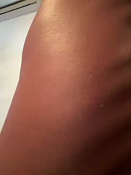 Snapshot of Rose-euphoria chatting on 10/14/25, 01:34 Rose-euphoria online show from 10/14/25, 01:34