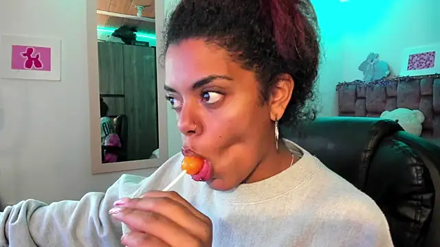 ladyrd1 online show from 12/19/24, 02:45