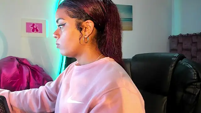 ladyrd1 online show from 12/30/24, 03:47