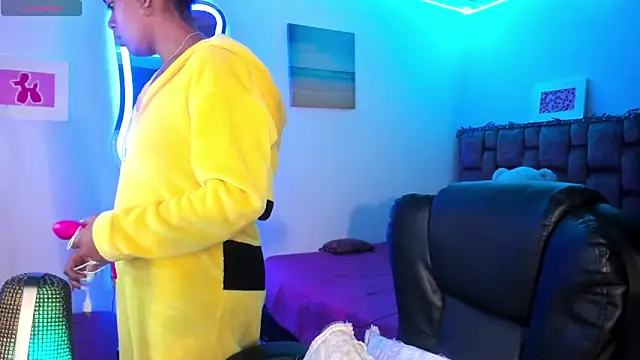 ladyrd1 online show from 12/31/24, 05:11