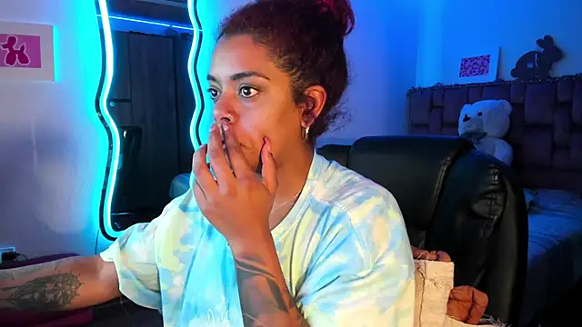 ladyrd1 online show from 02/03/25, 07:07