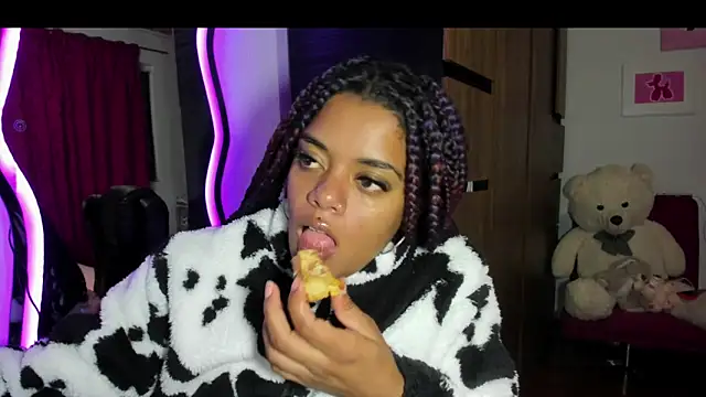 ladyrd1 online show from 11/12/25, 01:39