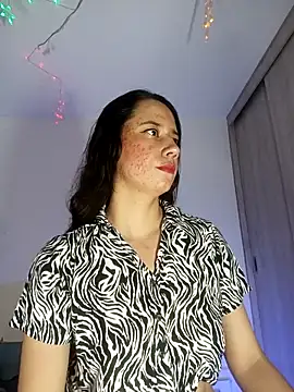 Snapshot of lovely_kitt chatting on 12/20/25, 01:02 lovely kitt online show from 12/20/25, 01:02