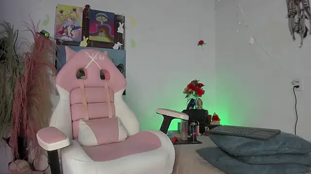 lovely kitt online show from 07/23/26, 01:58