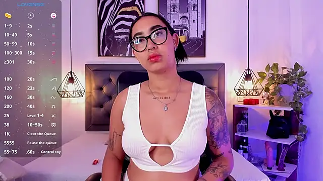 melanieecox online show from 01/12/25, 05:22