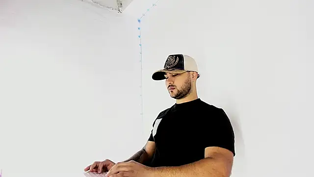 Sebas-hott online show from 09/13/25, 09:47