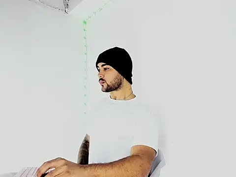 Sebas-hott online show from 09/19/25, 01:51