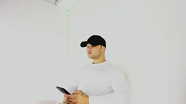 Sebas-hott online show from 09/25/25, 10:57