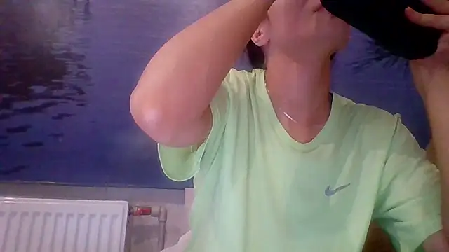 Snapshot of AliceTailor chatting on 10/30/25, 10:54 AliceTailor online show from 10/30/25, 10:54