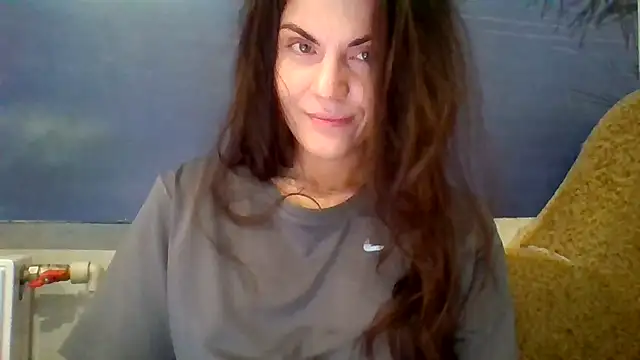 Snapshot of AliceTailor chatting on 11/14/25, 04:44 AliceTailor online show from 11/14/25, 04:44