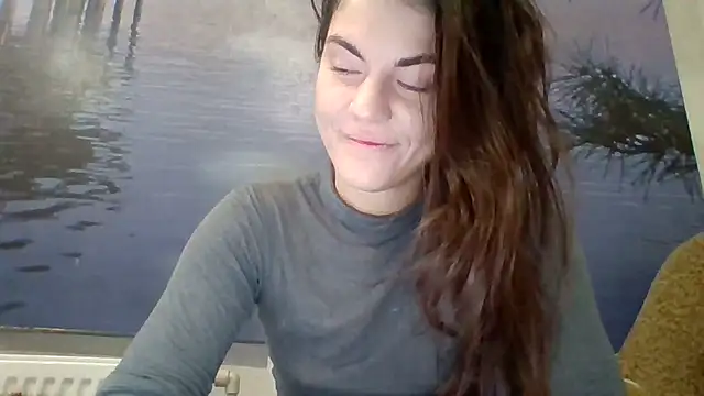 Snapshot of AliceTailor chatting on 11/18/25, 11:25 AliceTailor online show from 11/18/25, 11:25