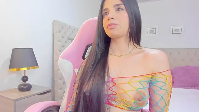 Snapshot of carlaperez_ chatting on 10/18/25, 10:43 carlaperez online show from 10/18/25, 10:43