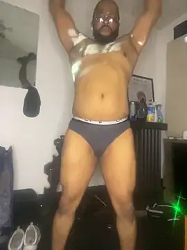 Snapshot of Enos3 chatting on 10/05/25, 11:13 Enos3 online show from 10/05/25, 11:13