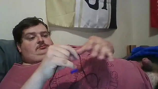 Snapshot of YelpedAverting chatting on 09/24/25, 12:47 YelpedAverting online show from 09/24/25, 12:47