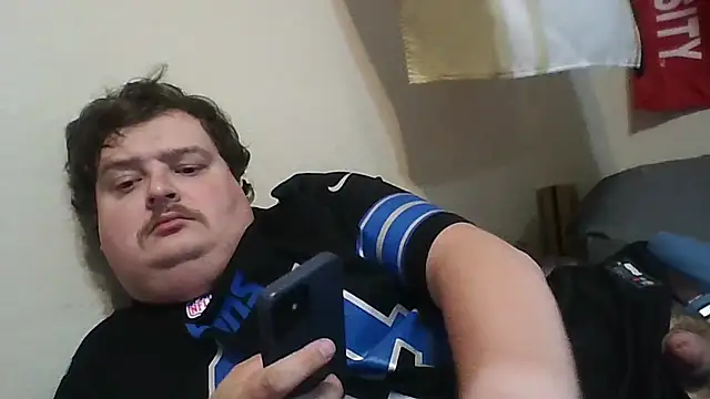 Snapshot of YelpedAverting chatting on 10/12/25, 10:53 YelpedAverting online show from 10/12/25, 10:53