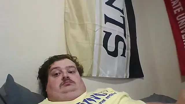 Snapshot of YelpedAverting chatting on 10/23/25, 07:56 YelpedAverting online show from 10/23/25, 07:56