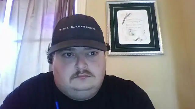 Snapshot of YelpedAverting chatting on 10/24/25, 08:38 YelpedAverting online show from 10/24/25, 08:38