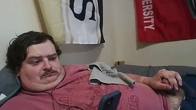 Snapshot of YelpedAverting chatting on 11/18/25, 09:30 YelpedAverting online show from 11/18/25, 09:30